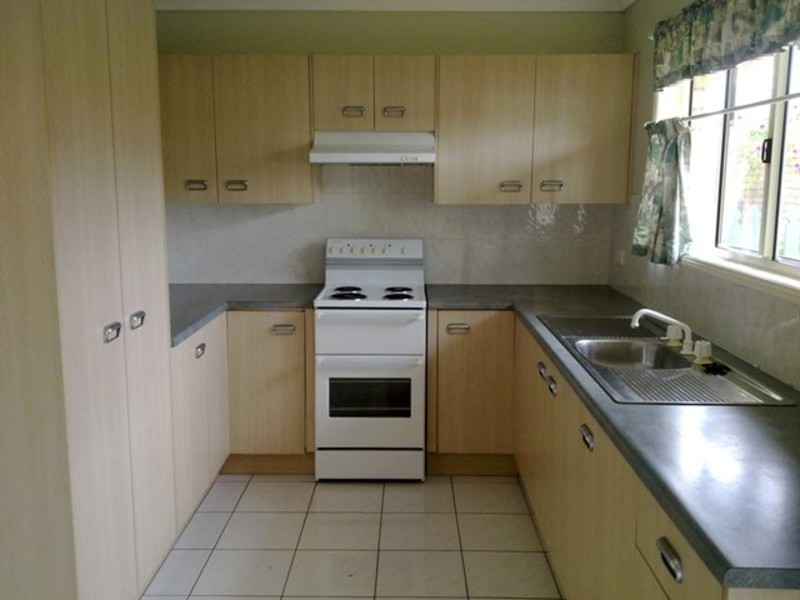 2/9 Kawana Close, Kawana QLD 4701
